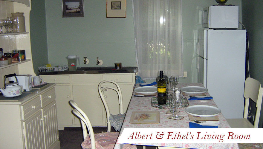 Albert and Ethels Living Room - Gayfords Cottages Clunes