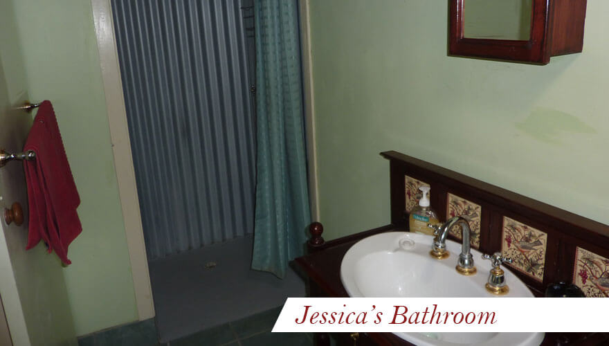 Jessicas Bathroom - Gayfords Cottages Clunes